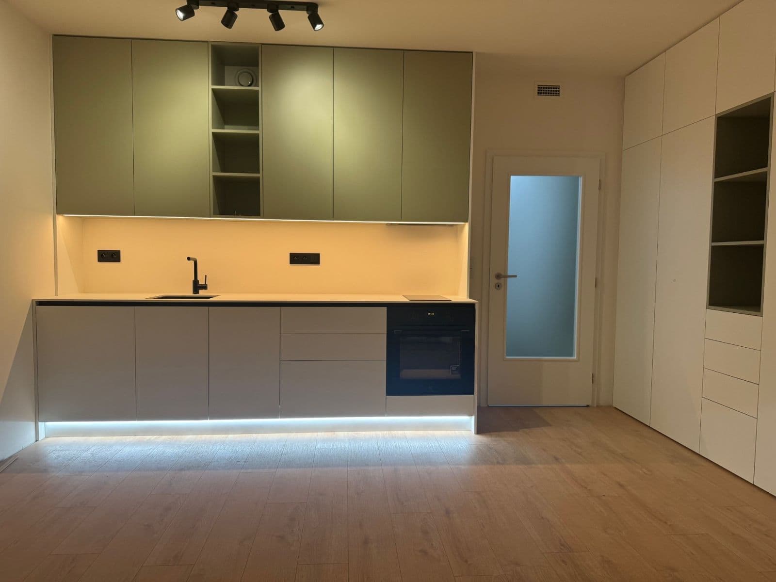 Studio flat to rent, 33 m², Strančická, Prague, Prague Studio flat to rent, 33 m², Strančická, Prague, Prague