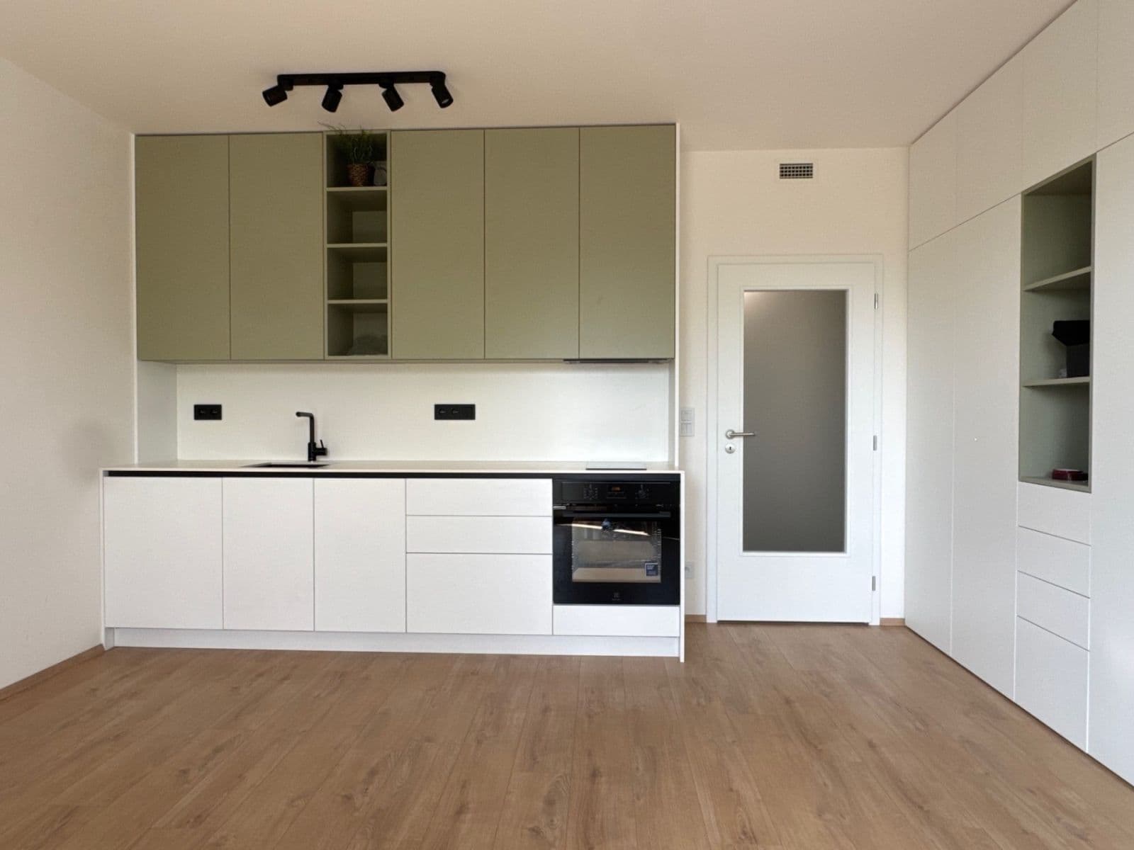 Studio flat to rent, 33 m², Strančická, Prague, Prague Studio flat to rent, 33 m², Strančická, Prague, Prague