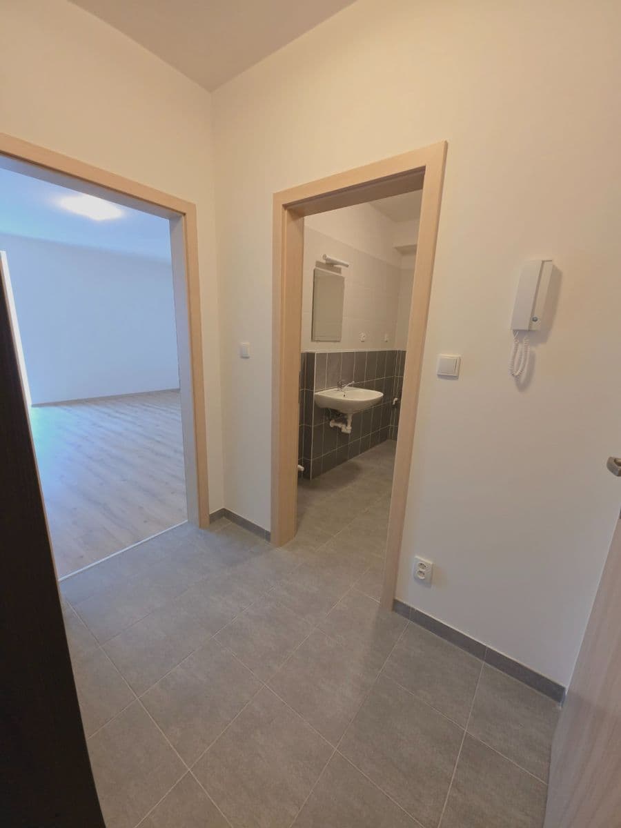 Studio flat to rent, 33 m², Jaroslava Holečka, Kladno, Středočeský Region Studio flat to rent, 33 m², Jaroslava Holečka, Kladno, Středočeský Region