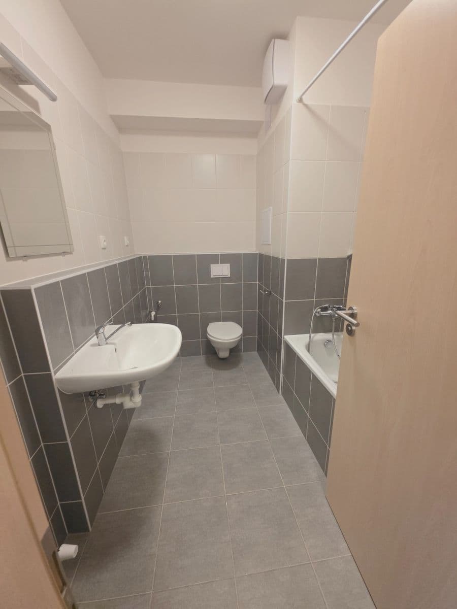 Studio flat to rent, 33 m², Jaroslava Holečka, Kladno, Středočeský Region Studio flat to rent, 33 m², Jaroslava Holečka, Kladno, Středočeský Region