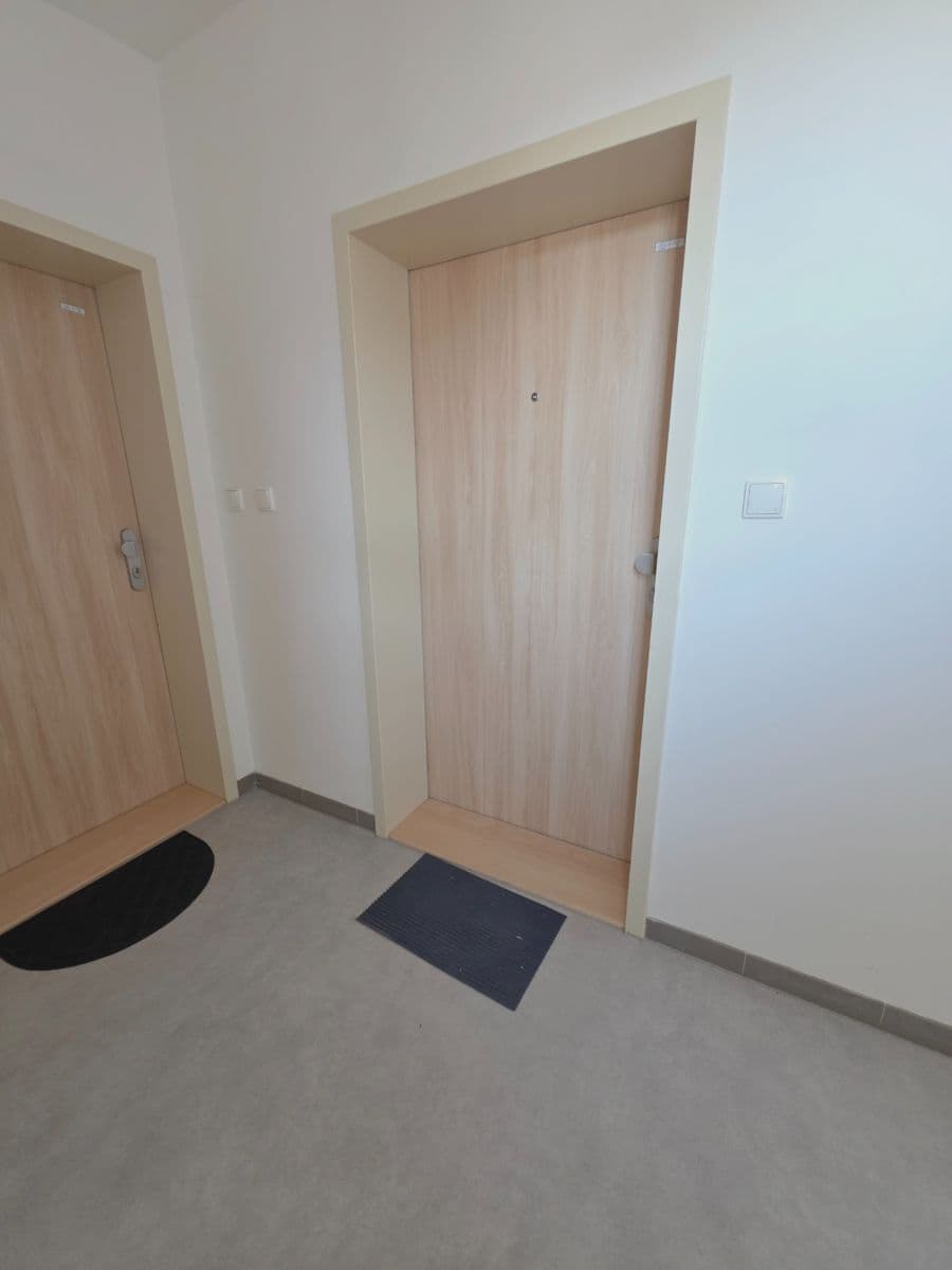 Studio flat to rent, 33 m², Jaroslava Holečka, Kladno, Středočeský Region Studio flat to rent, 33 m², Jaroslava Holečka, Kladno, Středočeský Region
