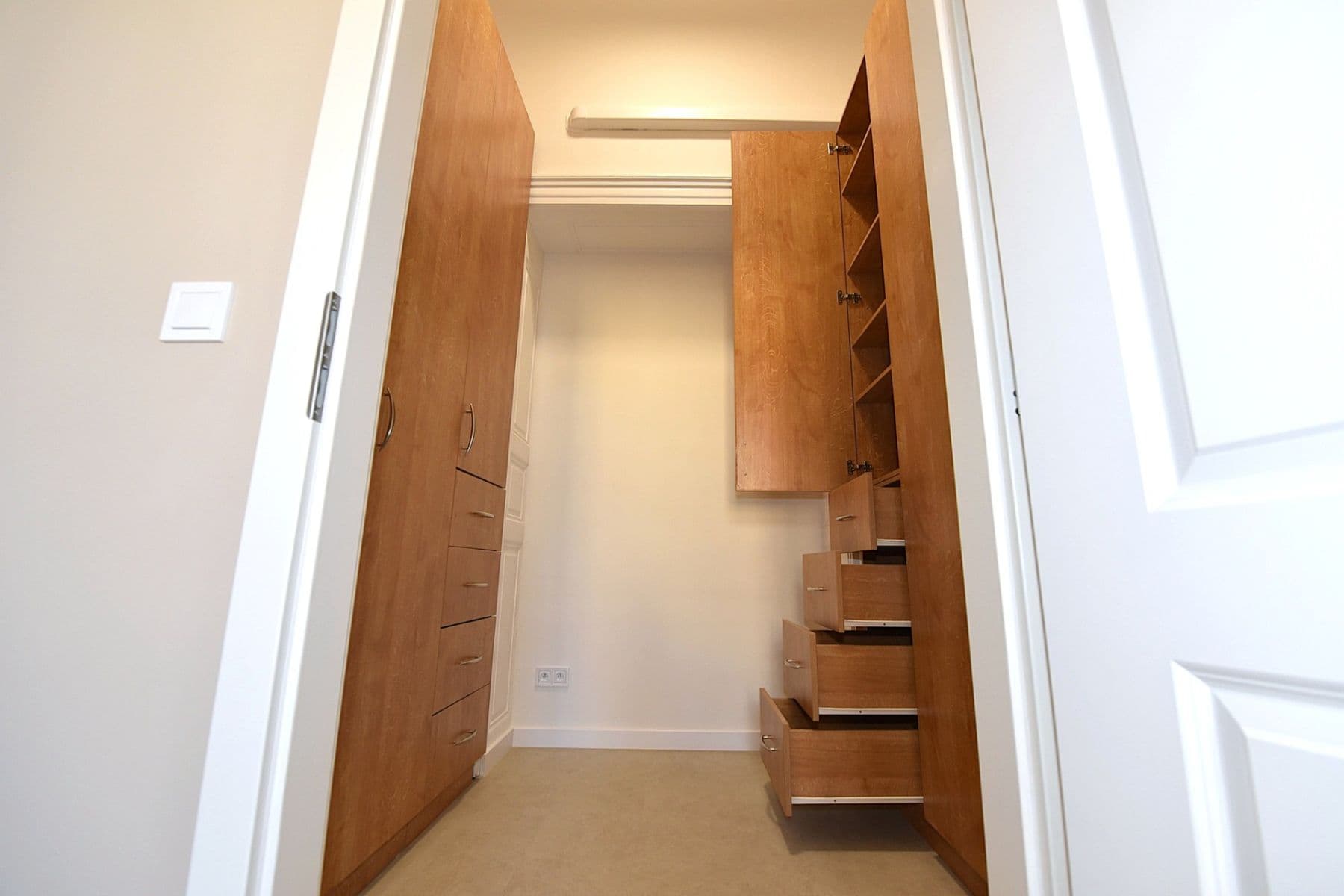 3 bedroom with open-plan kitchen flat to rent, 84 m², Palackého, Prague, Prague 3 bedroom with open-plan kitchen flat to rent, 84 m², Palackého, Prague, Prague