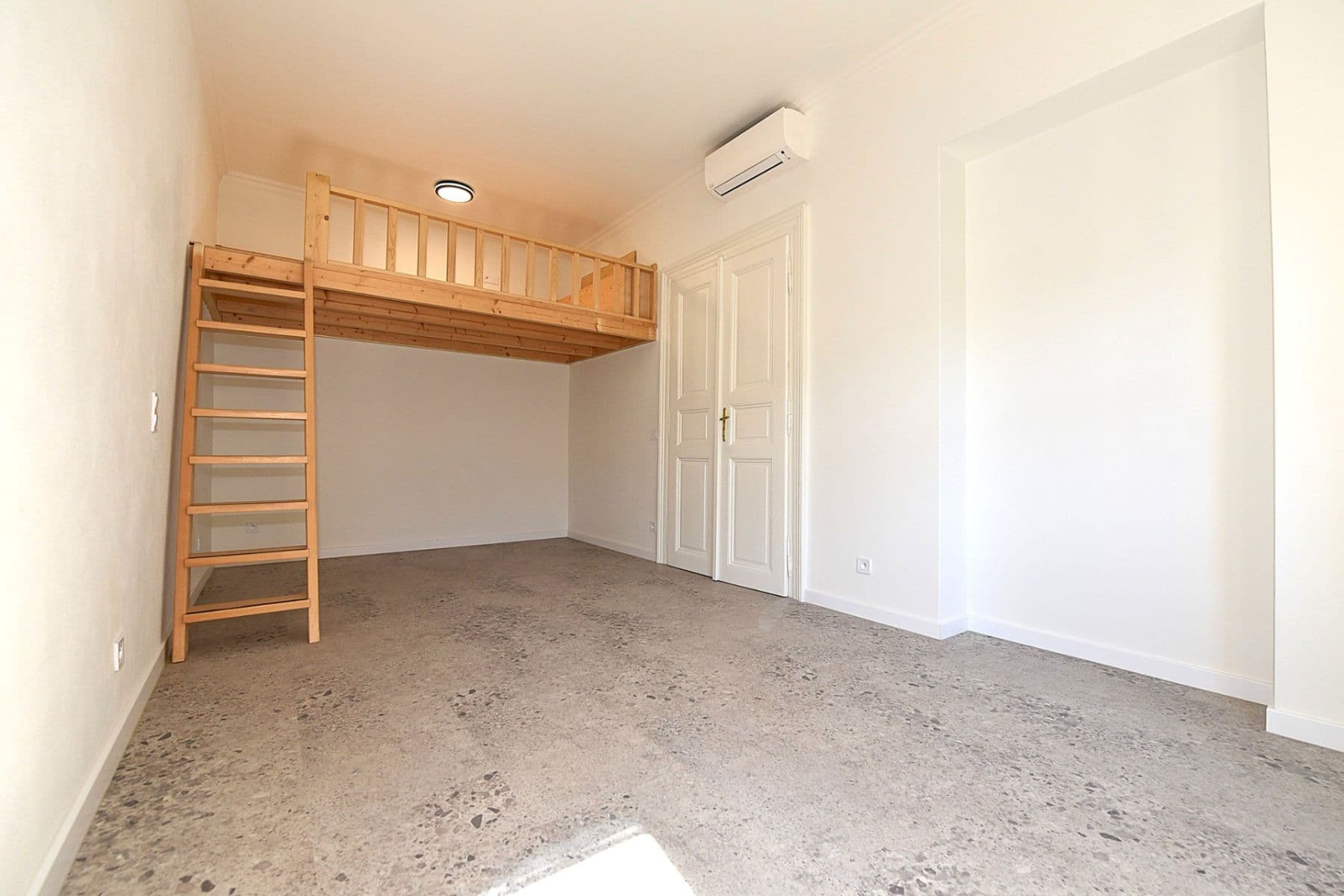 3 bedroom with open-plan kitchen flat to rent, 84 m², Palackého, Prague, Prague 3 bedroom with open-plan kitchen flat to rent, 84 m², Palackého, Prague, Prague
