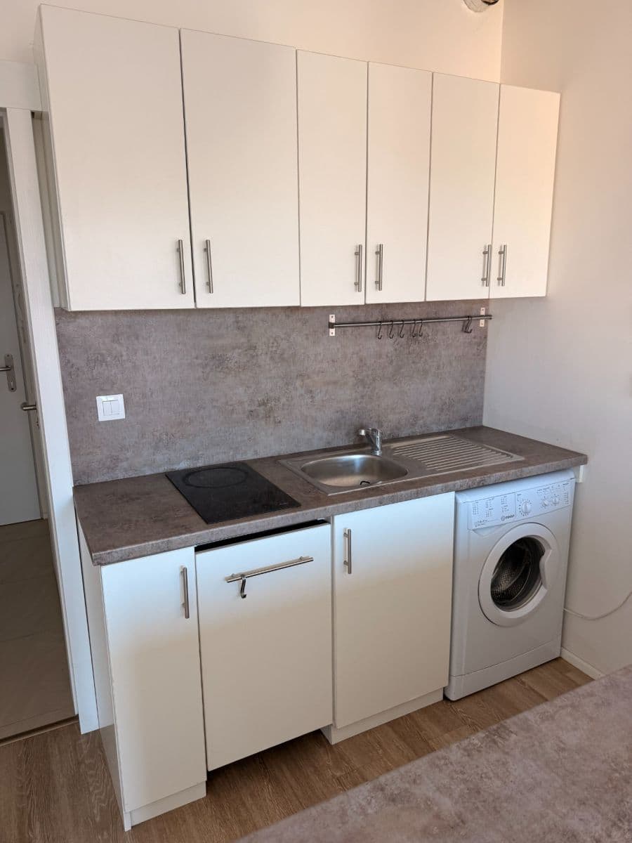Studio flat to rent, 25 m², Přadlácká, Brno, Jihomoravský Region Studio flat to rent, 25 m², Přadlácká, Brno, Jihomoravský Region