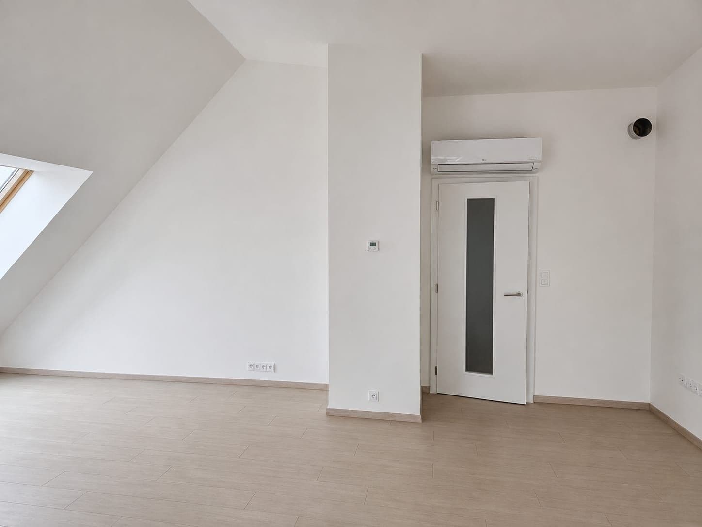 1 bedroom with open-plan kitchen flat to rent, 79 m², Cihlářská, Hostivice, Středočeský Region 1 bedroom with open-plan kitchen flat to rent, 79 m², Cihlářská, Hostivice, Středočeský Region