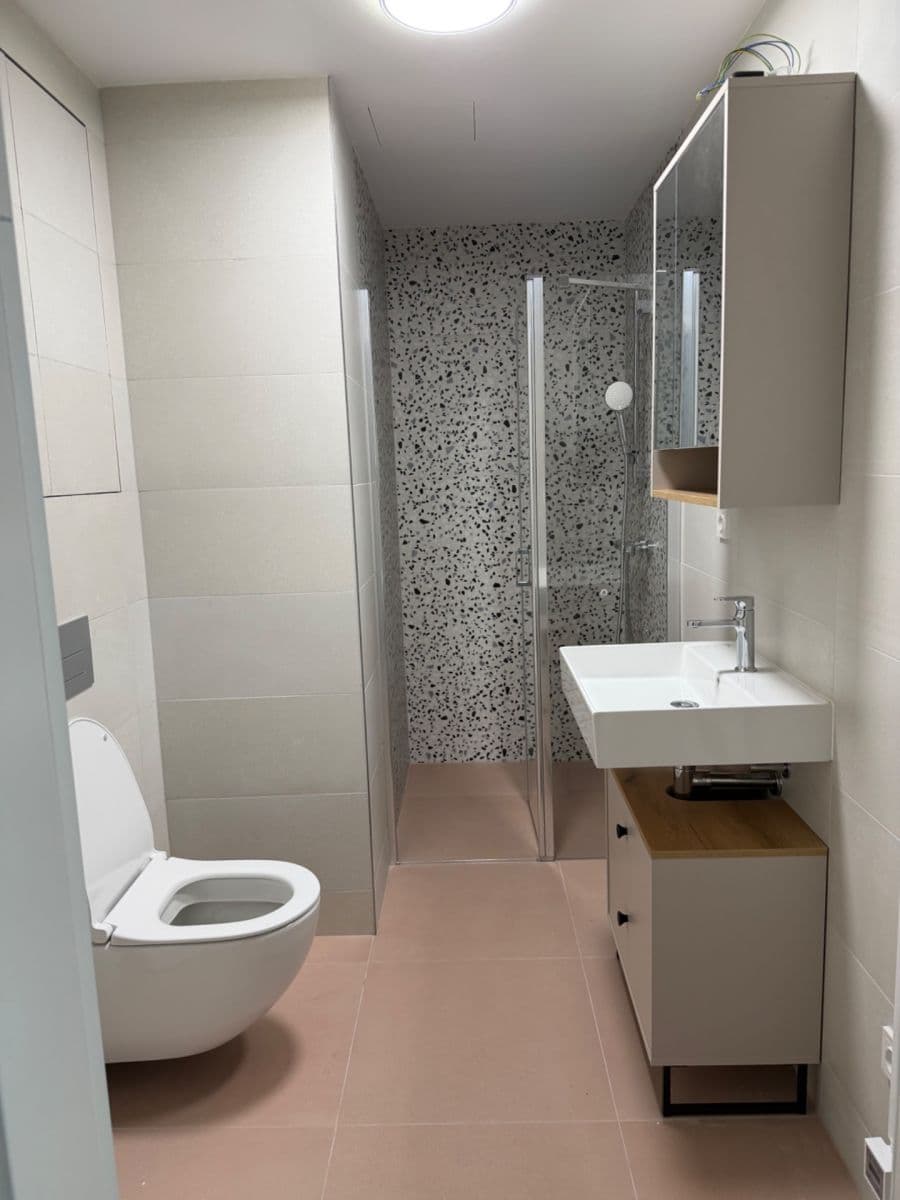 Studio flat to rent, 36 m², Mezitraťová, Prague, Prague Studio flat to rent, 36 m², Mezitraťová, Prague, Prague