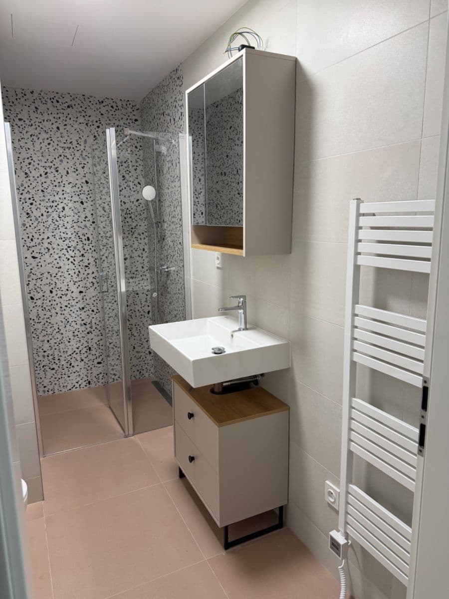 Studio flat to rent, 36 m², Mezitraťová, Prague, Prague Studio flat to rent, 36 m², Mezitraťová, Prague, Prague