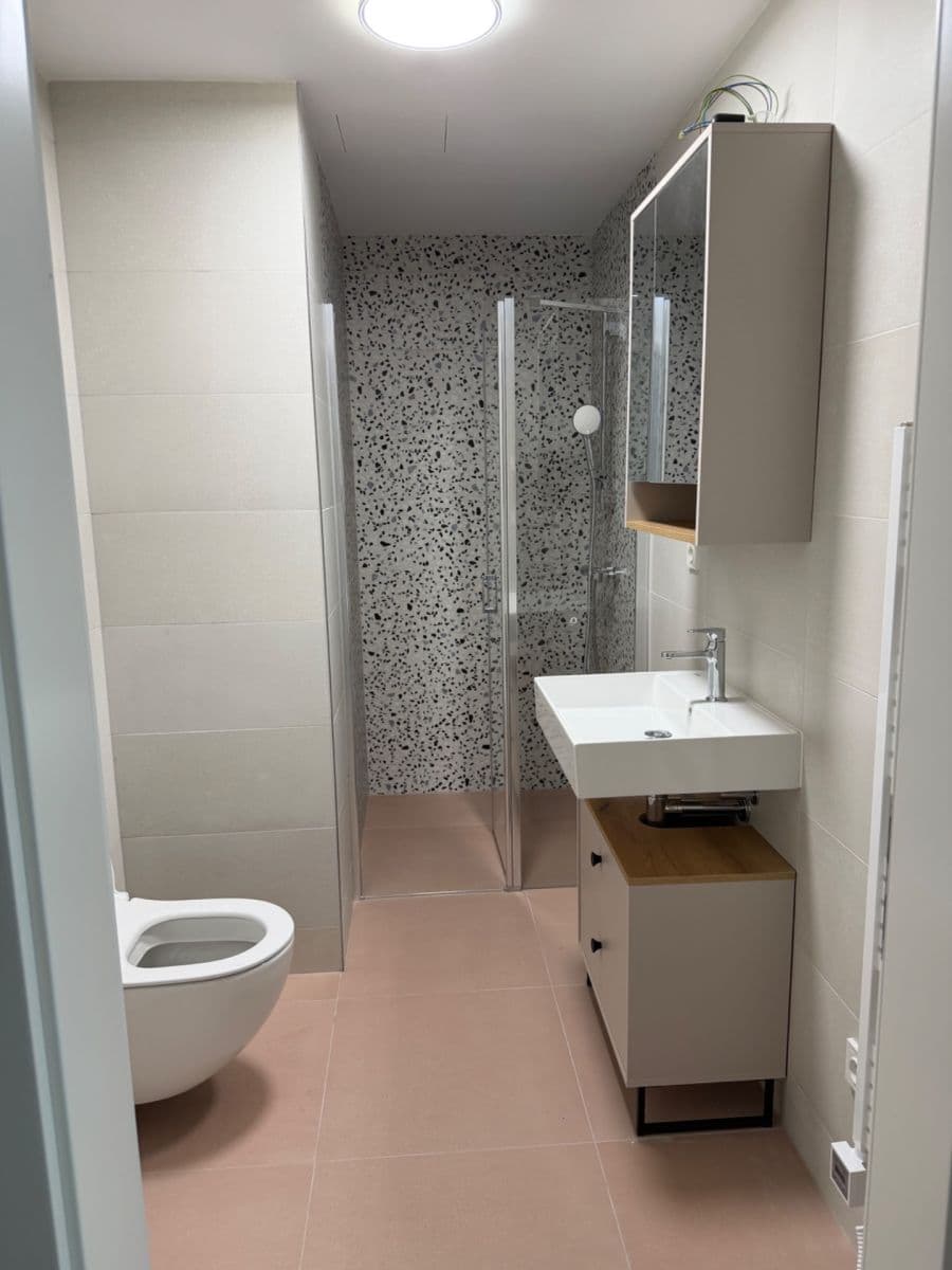 Studio flat to rent, 36 m², Mezitraťová, Prague, Prague Studio flat to rent, 36 m², Mezitraťová, Prague, Prague