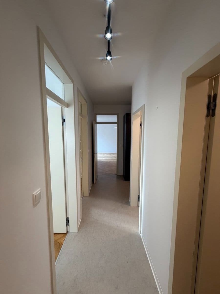 2 bedroom with open-plan kitchen flat to rent, 73 m², Pod Jalovým dvorem, Prague, Prague 2 bedroom with open-plan kitchen flat to rent, 73 m², Pod Jalovým dvorem, Prague, Prague
