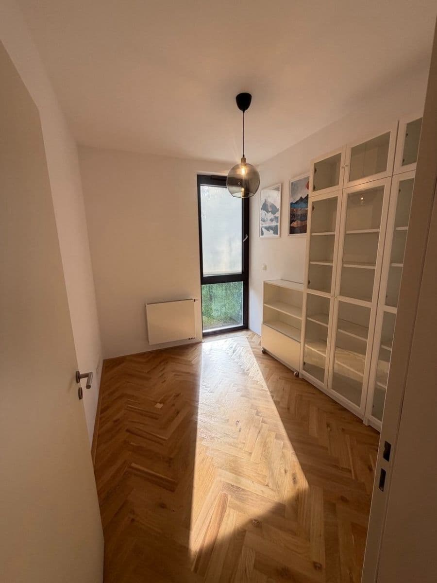 2 bedroom with open-plan kitchen flat to rent, 73 m², Pod Jalovým dvorem, Prague, Prague 2 bedroom with open-plan kitchen flat to rent, 73 m², Pod Jalovým dvorem, Prague, Prague