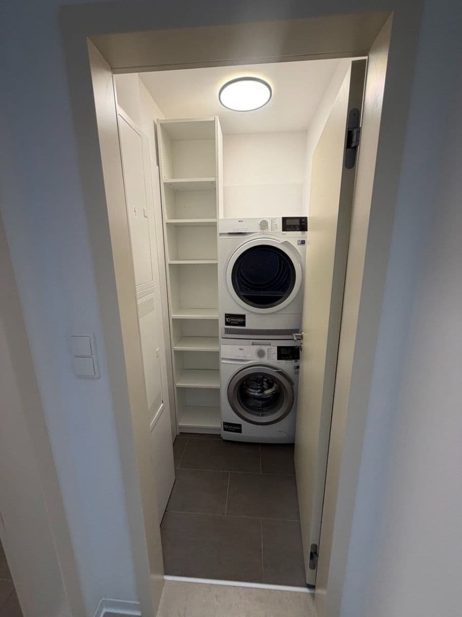 2 bedroom with open-plan kitchen flat to rent, 73 m², Pod Jalovým dvorem, Prague, Prague 2 bedroom with open-plan kitchen flat to rent, 73 m², Pod Jalovým dvorem, Prague, Prague