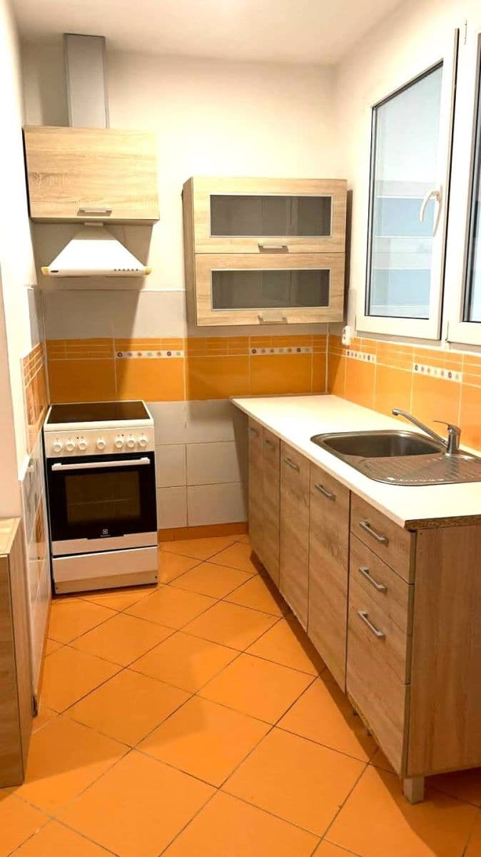 Studio flat to rent, 32 m², Gutova, Prague, Prague Studio flat to rent, 32 m², Gutova, Prague, Prague