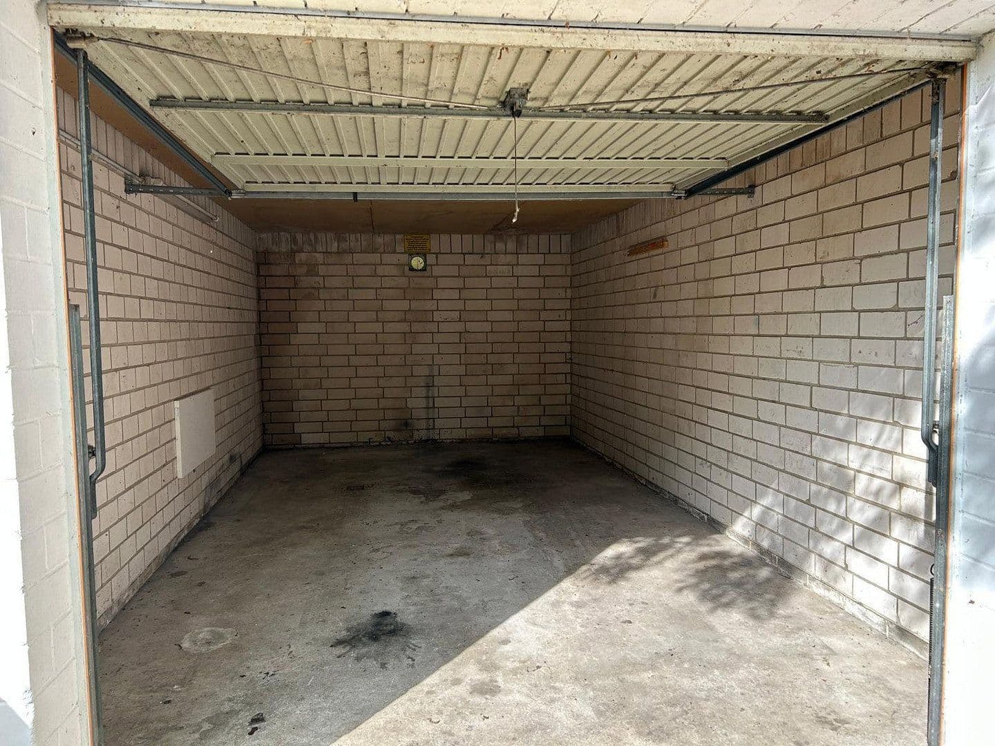 garage to rent, 23 m², Steinheim, North Rhine-Westphalia garage to rent, 23 m², Steinheim, North Rhine-Westphalia