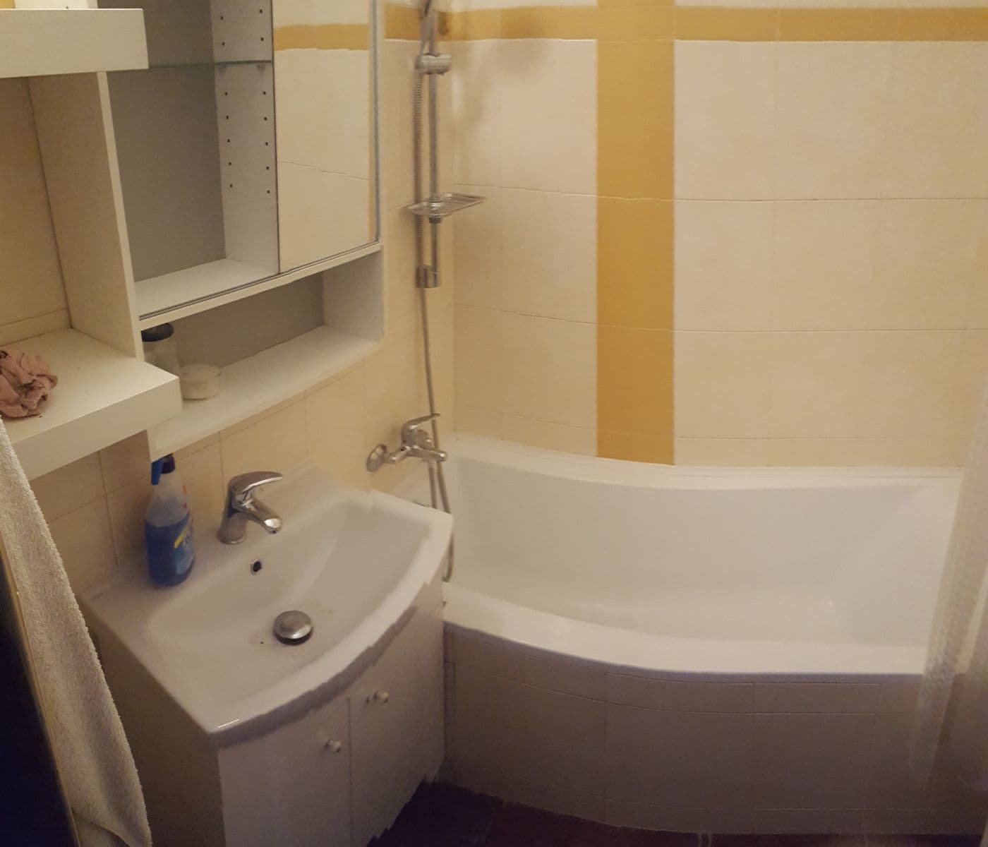 3 bedroom flat to rent, 69 m², Karla Šrůmy, Černčice, Ústecký Region 3 bedroom flat to rent, 69 m², Karla Šrůmy, Černčice, Ústecký Region
