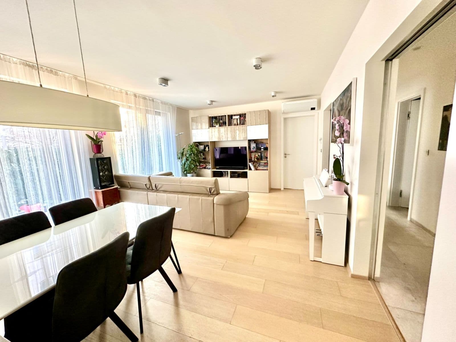2 bedroom with open-plan kitchen flat for sale, 97 m², Nesvadbova, Prague, Prague 2 bedroom with open-plan kitchen flat for sale, 97 m², Nesvadbova, Prague, Prague