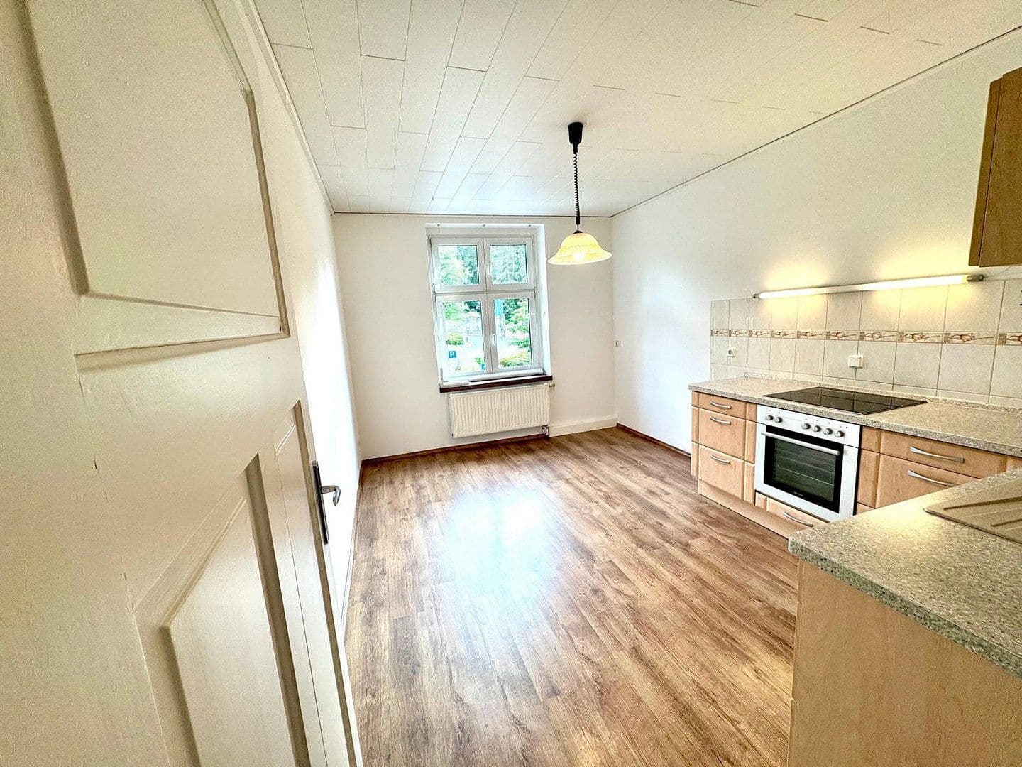 1 bedroom with open-plan kitchen flat to rent, 70 m², Schwarzenberger Str. 75, Aue-Bad Schlema, Saxony 1 bedroom with open-plan kitchen flat to rent, 70 m², Schwarzenberger Str. 75, Aue-Bad Schlema, Saxony