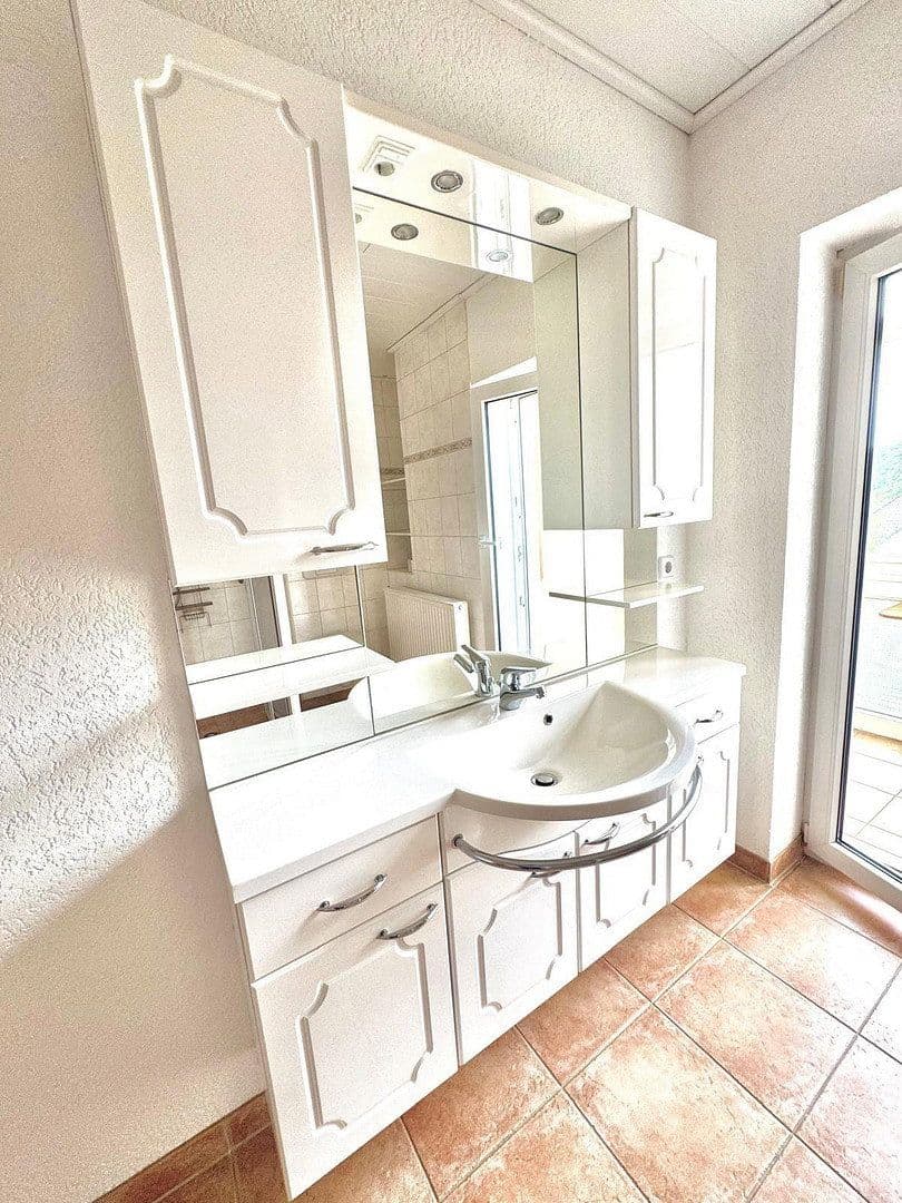 1 bedroom with open-plan kitchen flat to rent, 70 m², Schwarzenberger Str. 75, Aue-Bad Schlema, Saxony 1 bedroom with open-plan kitchen flat to rent, 70 m², Schwarzenberger Str. 75, Aue-Bad Schlema, Saxony
