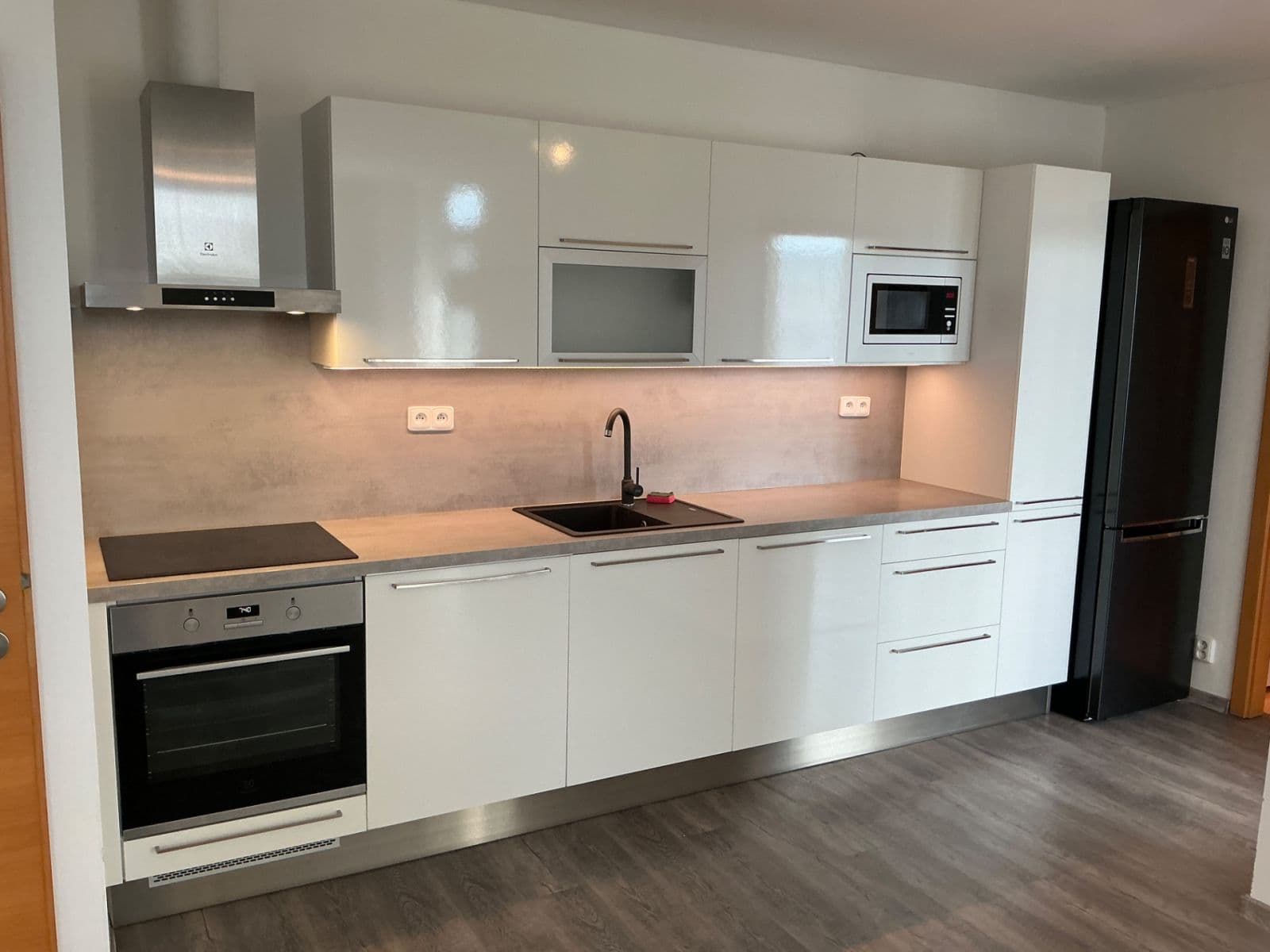 2 bedroom with open-plan kitchen flat to rent, 56 m², Na Horizontu, Králův Dvůr, Středočeský Region 2 bedroom with open-plan kitchen flat to rent, 56 m², Na Horizontu, Králův Dvůr, Středočeský Region