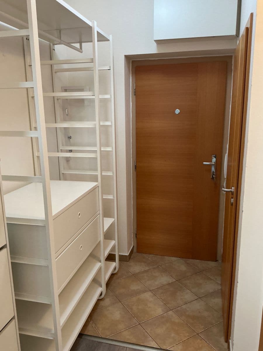 2 bedroom with open-plan kitchen flat to rent, 56 m², Na Horizontu, Králův Dvůr, Středočeský Region 2 bedroom with open-plan kitchen flat to rent, 56 m², Na Horizontu, Králův Dvůr, Středočeský Region