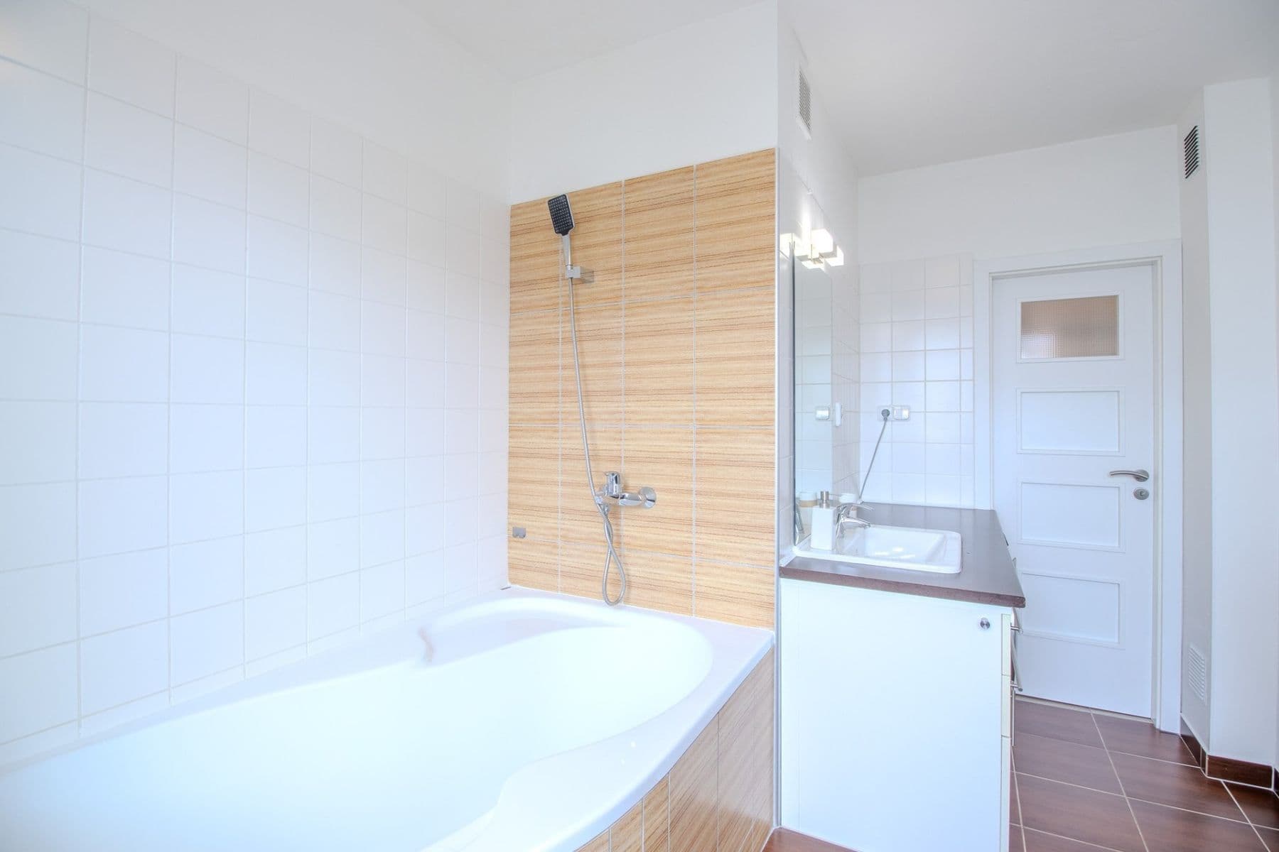 2 bedroom with open-plan kitchen flat to rent, 73 m², Měchenická, Prague, Prague 2 bedroom with open-plan kitchen flat to rent, 73 m², Měchenická, Prague, Prague