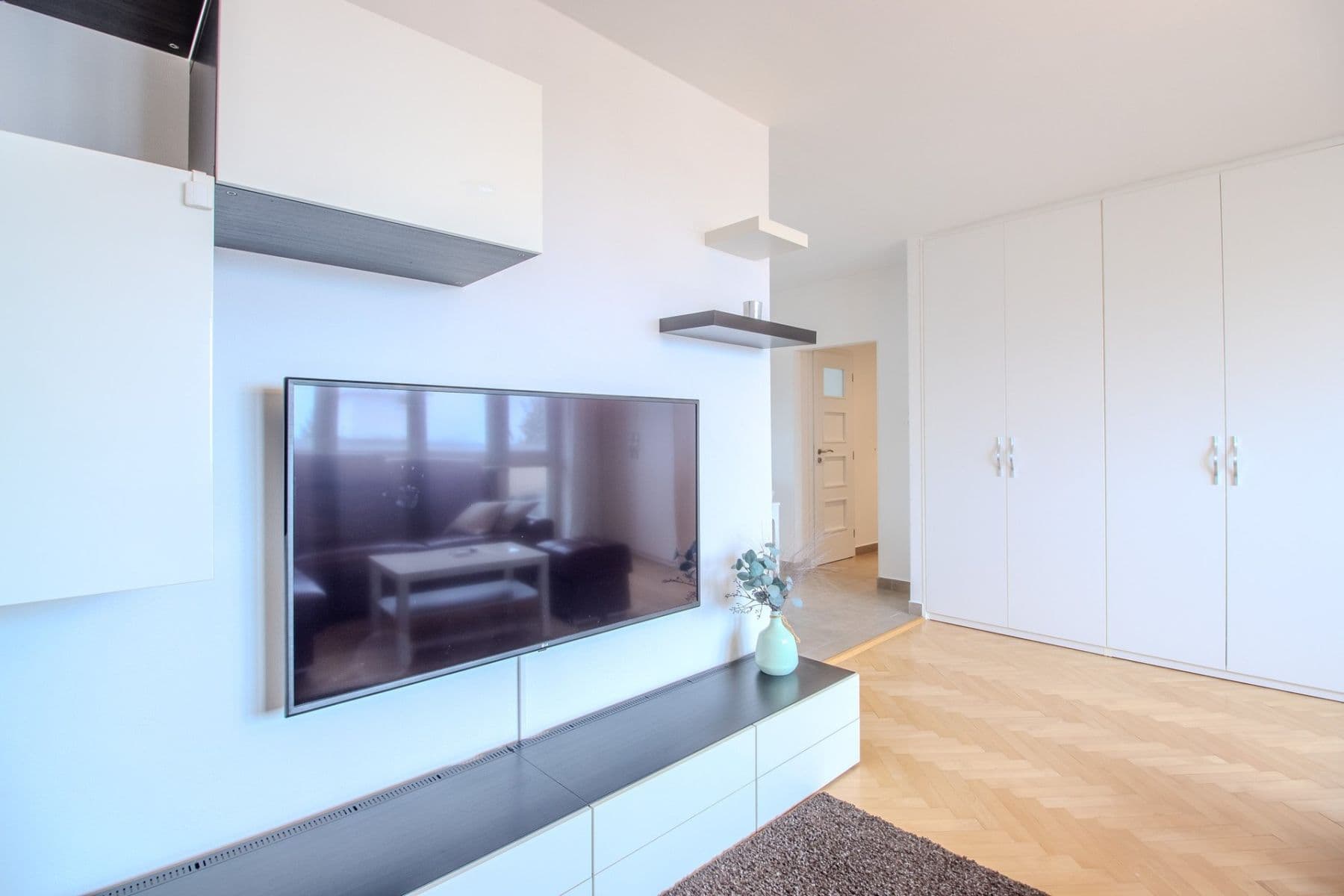 2 bedroom with open-plan kitchen flat to rent, 73 m², Měchenická, Prague, Prague 2 bedroom with open-plan kitchen flat to rent, 73 m², Měchenická, Prague, Prague