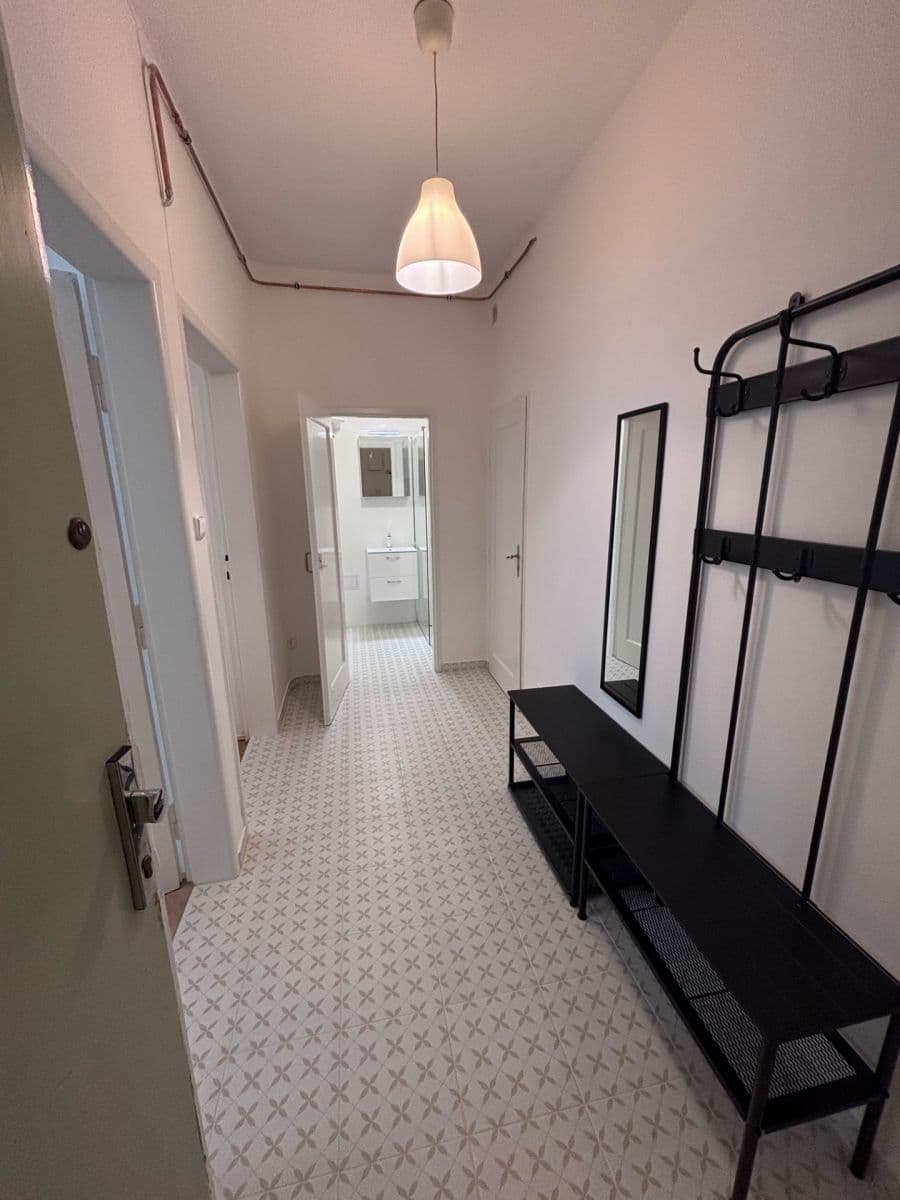 1 bedroom with open-plan kitchen flat to rent, 41 m², Madridská, Prague, Prague 1 bedroom with open-plan kitchen flat to rent, 41 m², Madridská, Prague, Prague
