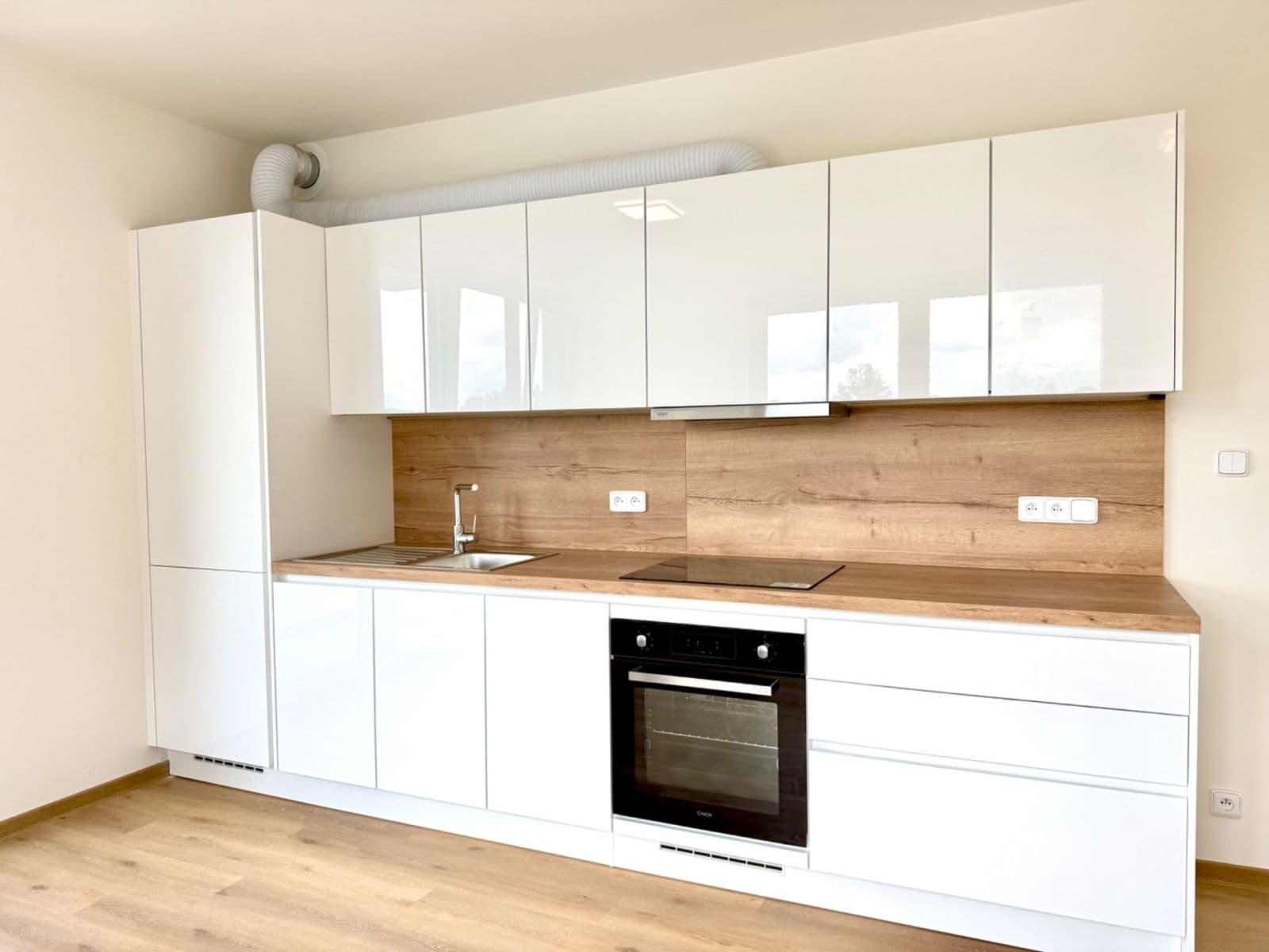 1 bedroom with open-plan kitchen flat to rent, 50 m², Pod Harfou, Prague, Prague 1 bedroom with open-plan kitchen flat to rent, 50 m², Pod Harfou, Prague, Prague