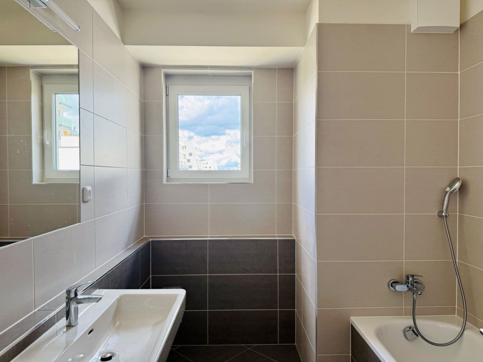 2 bedroom with open-plan kitchen flat to rent, 90 m², Pod Harfou, Prague, Prague 2 bedroom with open-plan kitchen flat to rent, 90 m², Pod Harfou, Prague, Prague