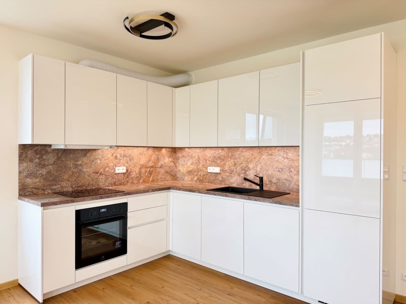 2 bedroom with open-plan kitchen flat to rent, 90 m², Pod Harfou, Prague, Prague 2 bedroom with open-plan kitchen flat to rent, 90 m², Pod Harfou, Prague, Prague