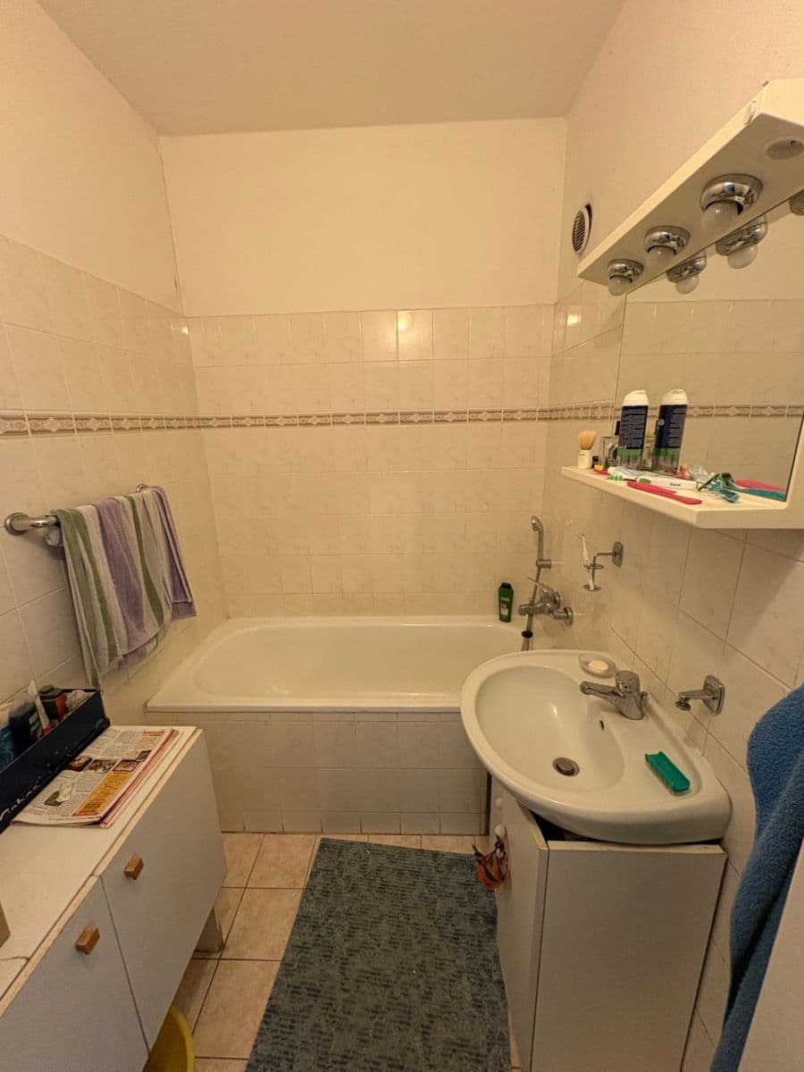 4 bedroom flat to rent, 97 m², Renoirova, Prague, Prague 4 bedroom flat to rent, 97 m², Renoirova, Prague, Prague