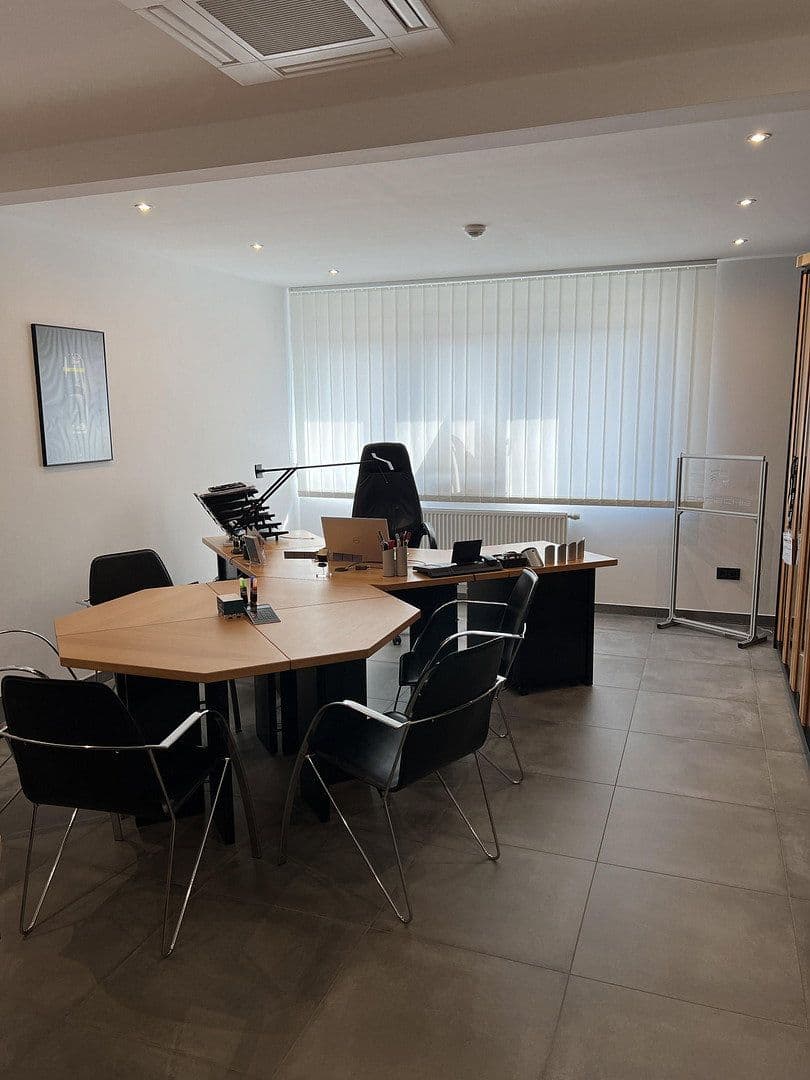non-residential property for sale, 2,254 m², Leopoldshöhe, North Rhine-Westphalia non-residential property for sale, 2,254 m², Leopoldshöhe, North Rhine-Westphalia