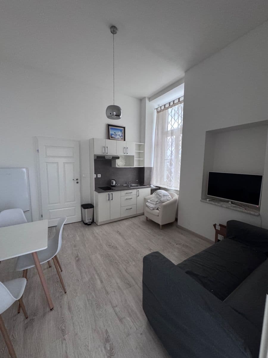 1 bedroom with open-plan kitchen flat to rent, 33 m², Vrchlického, Teplice, Ústecký Region 1 bedroom with open-plan kitchen flat to rent, 33 m², Vrchlického, Teplice, Ústecký Region