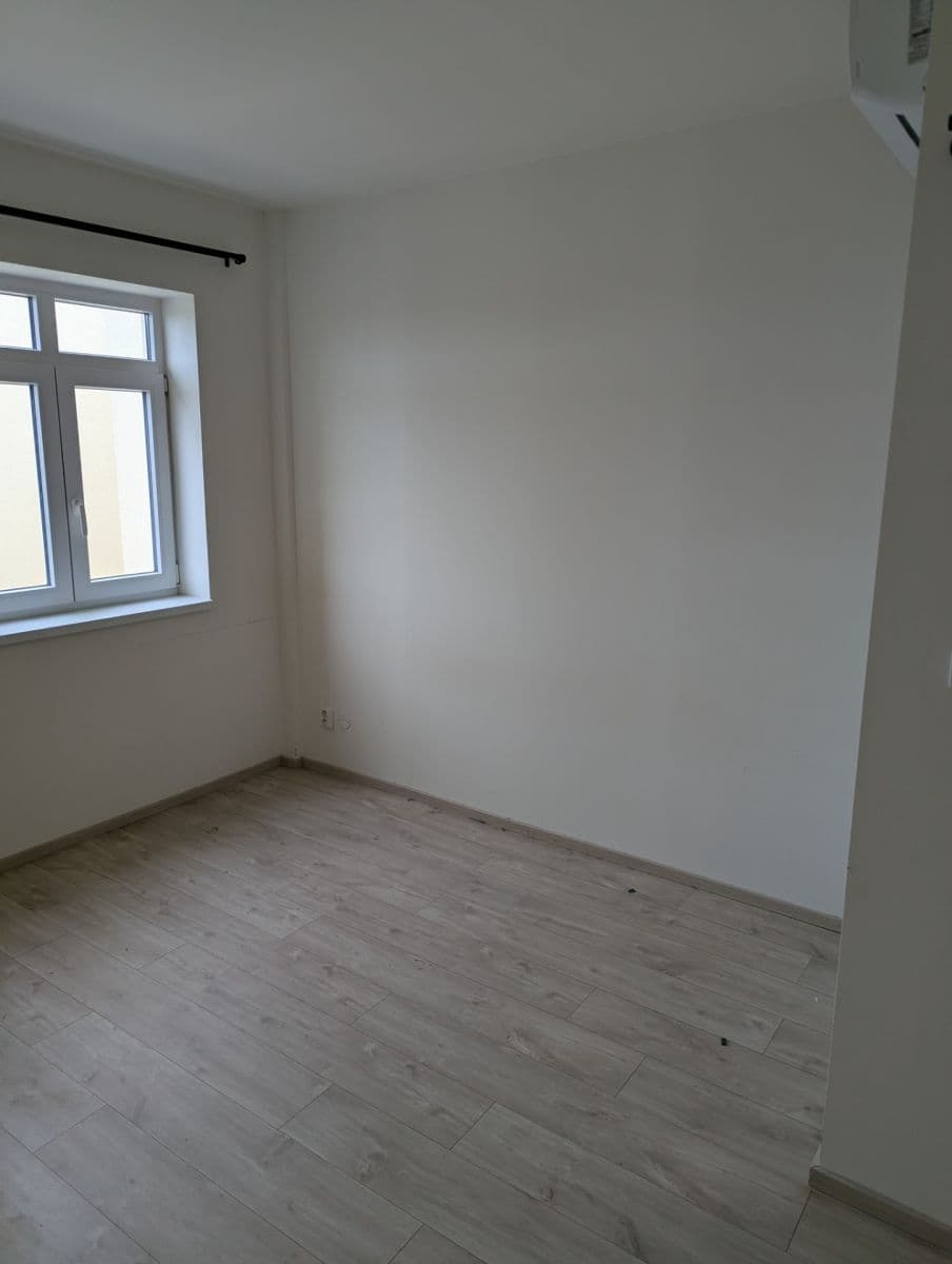 2 bedroom with open-plan kitchen flat to rent, 87 m², Pekařská, Brno, Jihomoravský Region 2 bedroom with open-plan kitchen flat to rent, 87 m², Pekařská, Brno, Jihomoravský Region