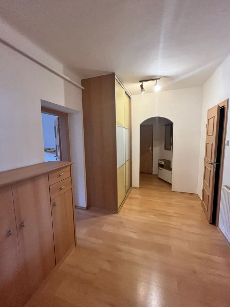 2 bedroom with open-plan kitchen flat to rent, 93 m², Bieblova, Ostrava, Moravskoslezský Region 2 bedroom with open-plan kitchen flat to rent, 93 m², Bieblova, Ostrava, Moravskoslezský Region