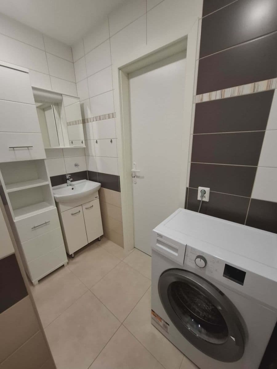 1 bedroom with open-plan kitchen flat to rent, 44 m², Vlasákova, Mělník, Středočeský Region 1 bedroom with open-plan kitchen flat to rent, 44 m², Vlasákova, Mělník, Středočeský Region