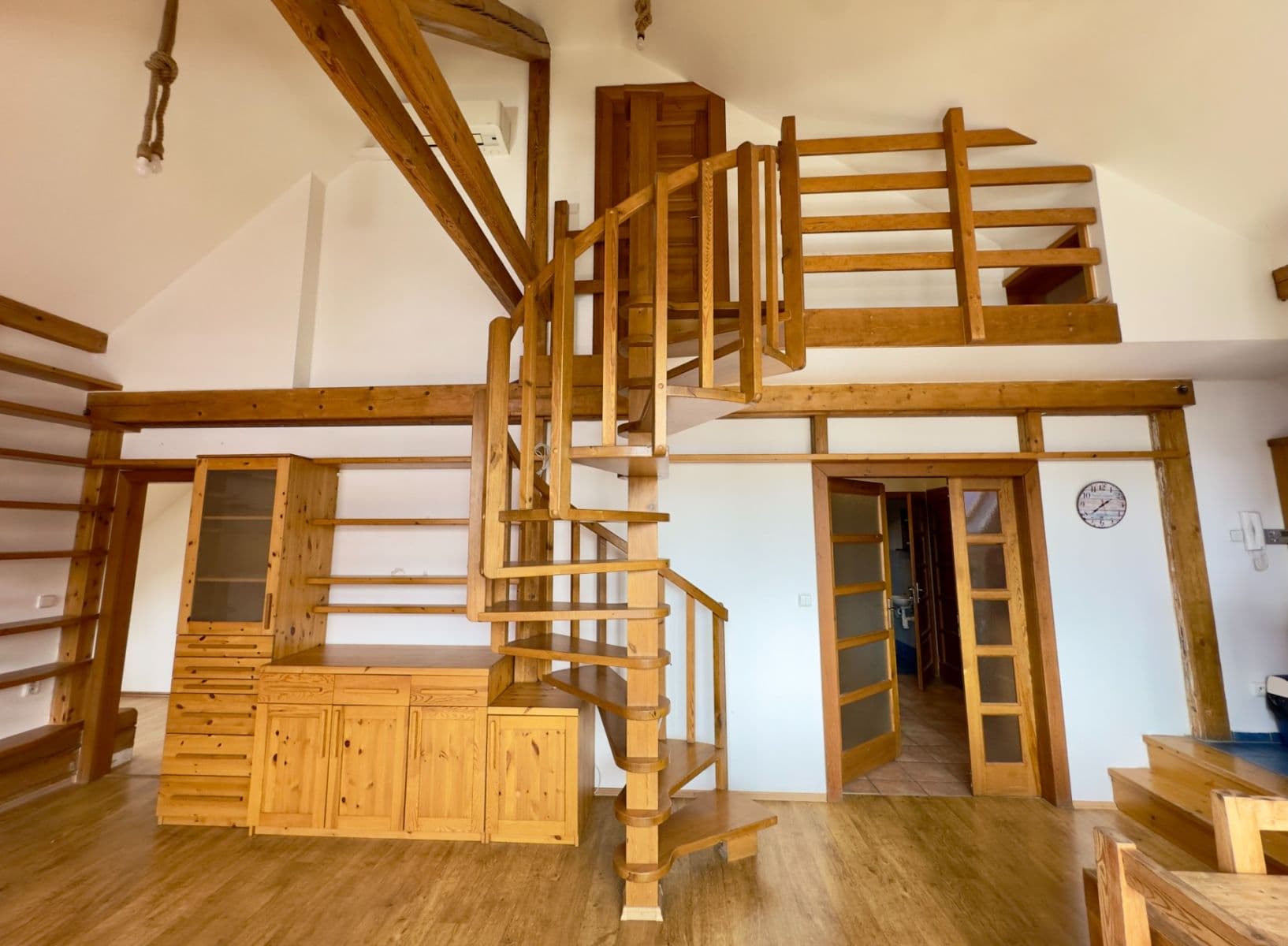 3 bedroom with open-plan kitchen flat to rent, 132 m², Velflíkova, Prague, Prague 3 bedroom with open-plan kitchen flat to rent, 132 m², Velflíkova, Prague, Prague
