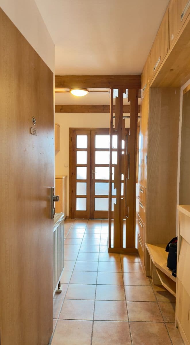 3 bedroom with open-plan kitchen flat to rent, 132 m², Velflíkova, Prague, Prague 3 bedroom with open-plan kitchen flat to rent, 132 m², Velflíkova, Prague, Prague