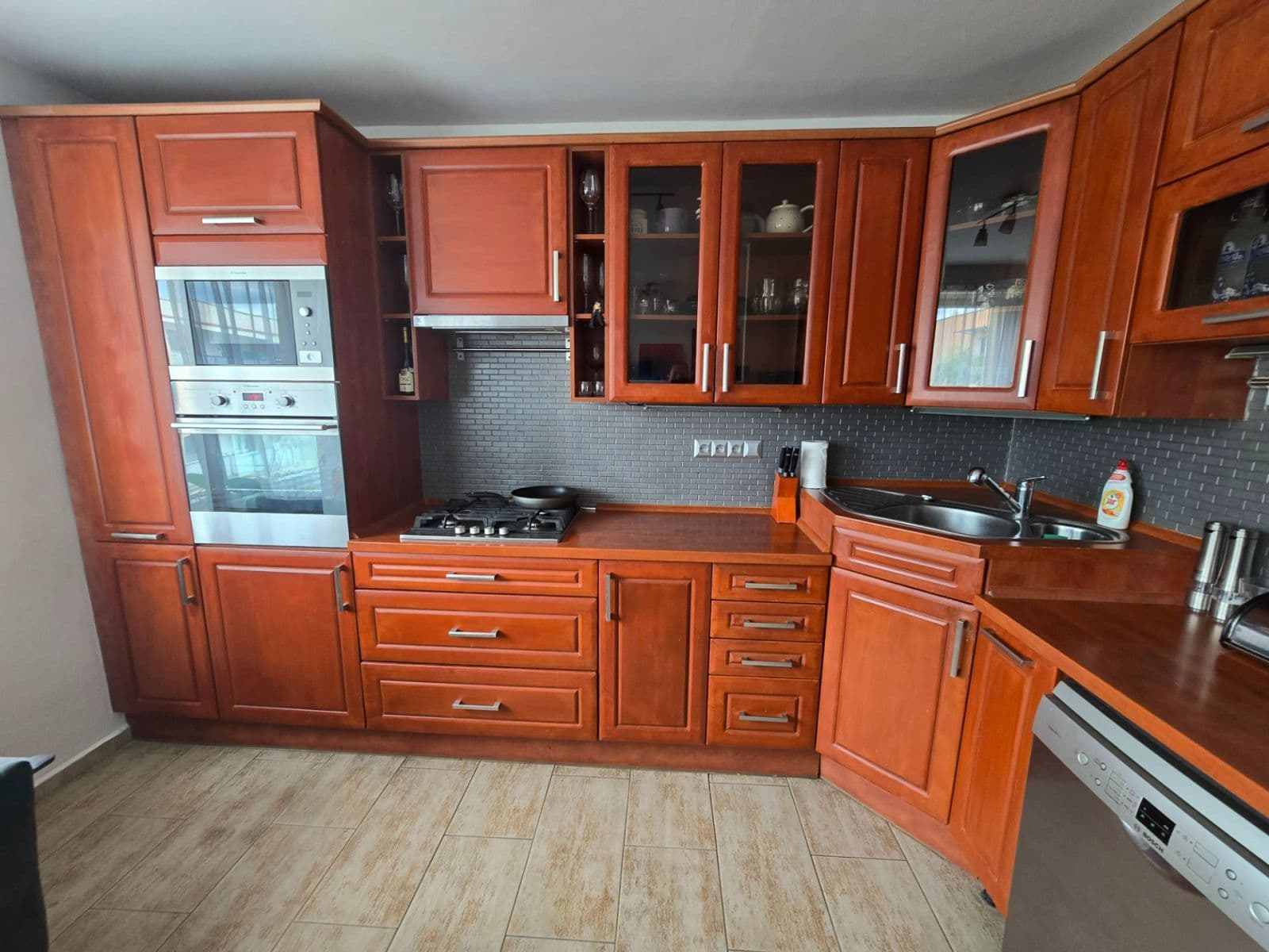 2 bedroom with open-plan kitchen flat to rent, 72 m², Bolívarova, Prague, Prague 2 bedroom with open-plan kitchen flat to rent, 72 m², Bolívarova, Prague, Prague