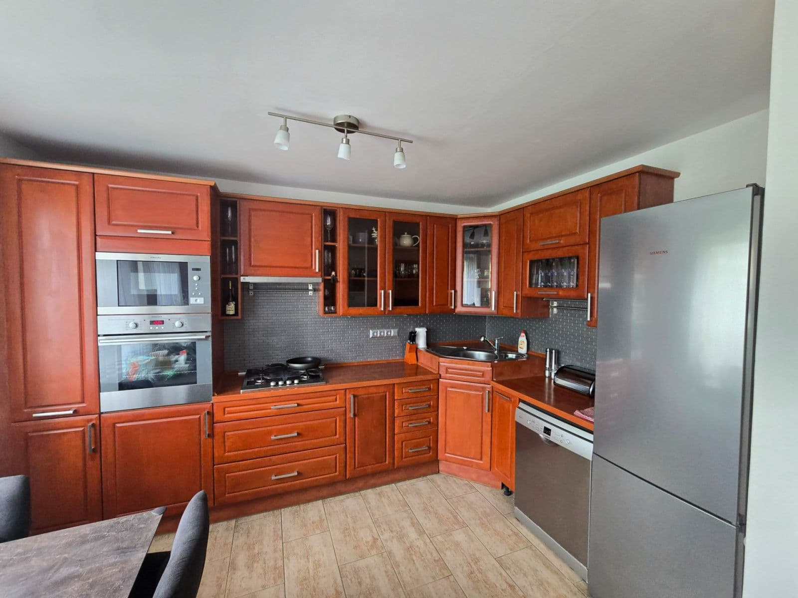 2 bedroom with open-plan kitchen flat to rent, 72 m², Bolívarova, Prague, Prague 2 bedroom with open-plan kitchen flat to rent, 72 m², Bolívarova, Prague, Prague