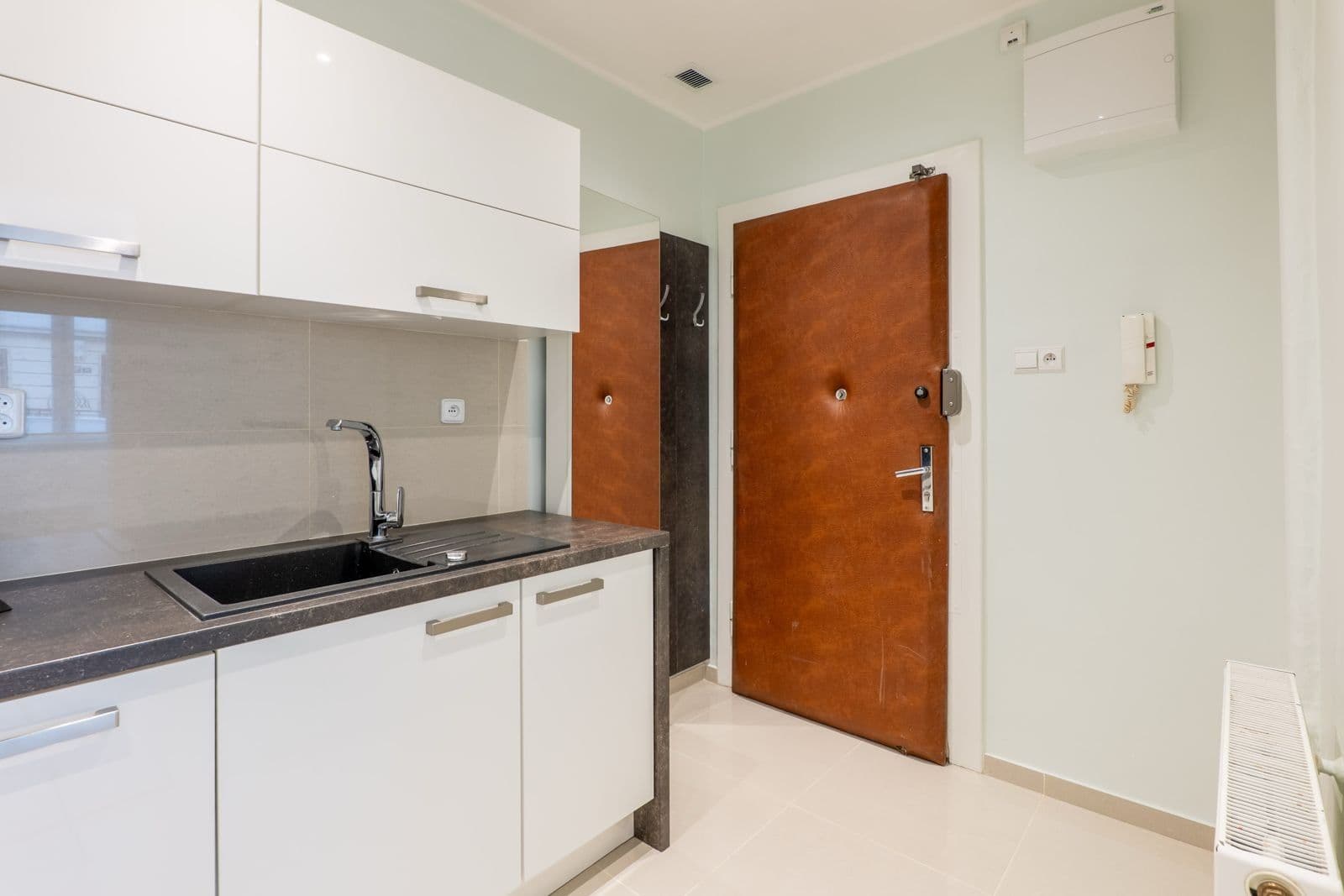 1 bedroom with open-plan kitchen flat to rent, 51 m², V Horkách, Prague, Prague 1 bedroom with open-plan kitchen flat to rent, 51 m², V Horkách, Prague, Prague