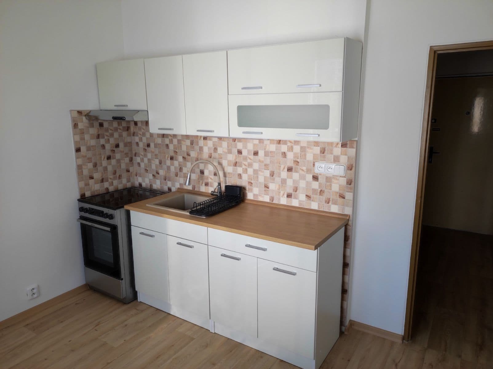1 bedroom flat to rent, 38 m², Pod Zámečkem, Hradec Králové, Královéhradecký Region 1 bedroom flat to rent, 38 m², Pod Zámečkem, Hradec Králové, Královéhradecký Region