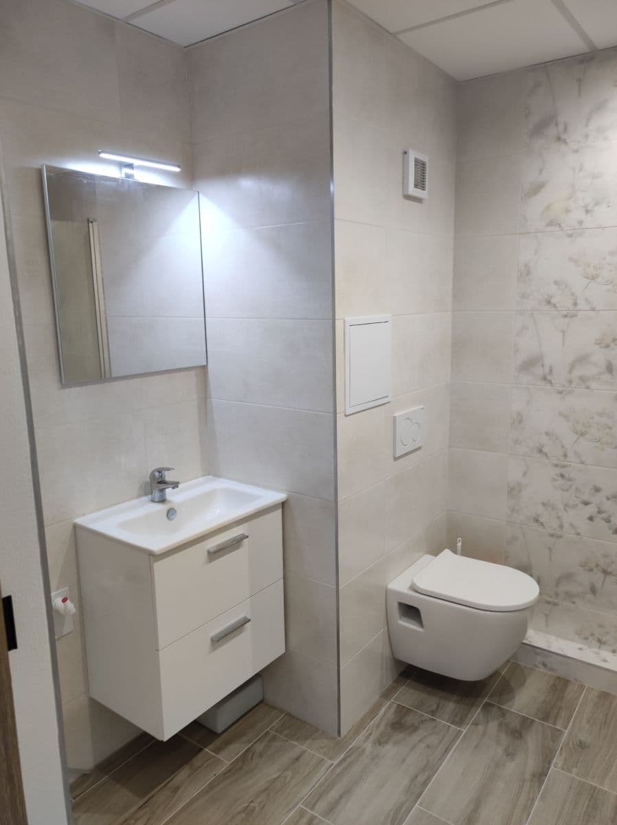 1 bedroom flat to rent, 38 m², Pod Zámečkem, Hradec Králové, Královéhradecký Region 1 bedroom flat to rent, 38 m², Pod Zámečkem, Hradec Králové, Královéhradecký Region