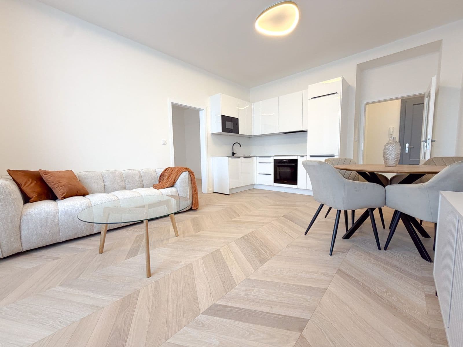 1 bedroom with open-plan kitchen flat for sale, 54 m², Jeseniova, Prague, Prague 1 bedroom with open-plan kitchen flat for sale, 54 m², Jeseniova, Prague, Prague