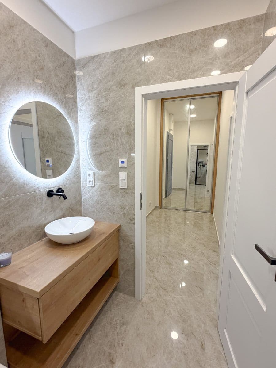 1 bedroom with open-plan kitchen flat for sale, 54 m², Jeseniova, Prague, Prague 1 bedroom with open-plan kitchen flat for sale, 54 m², Jeseniova, Prague, Prague