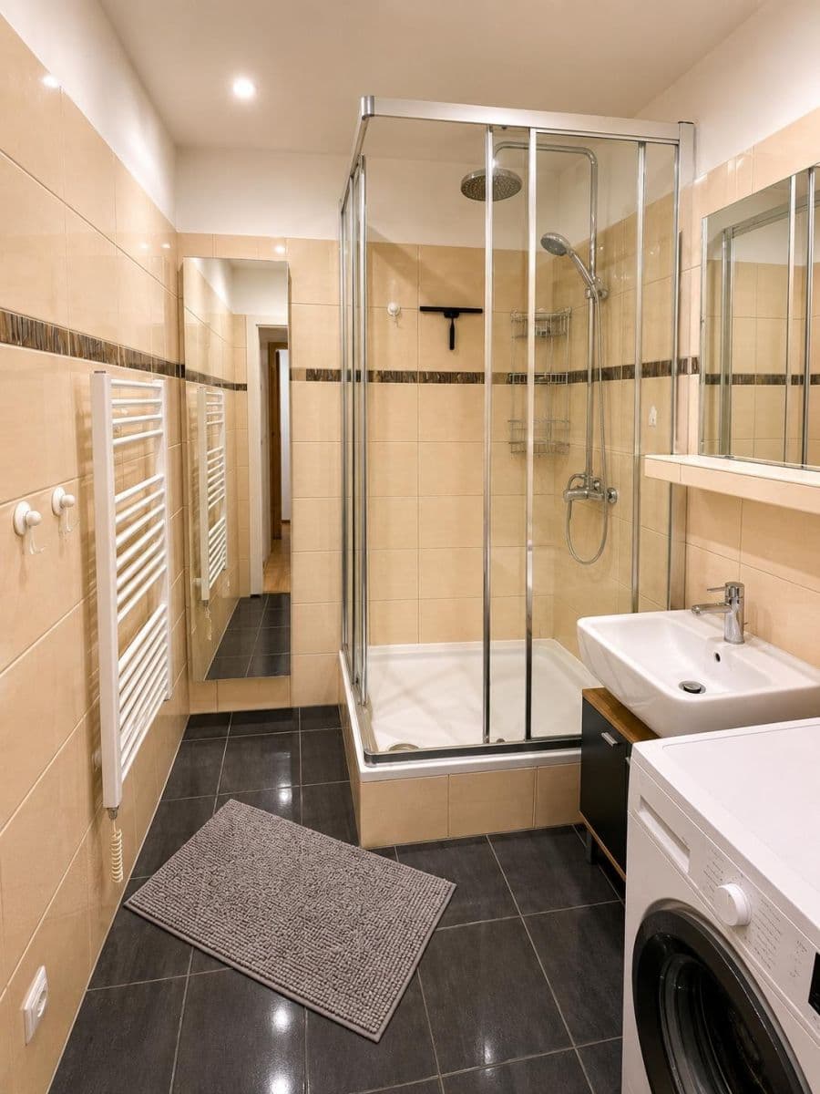 2 bedroom with open-plan kitchen flat to rent, 64 m², Makovského, Prague, Prague 2 bedroom with open-plan kitchen flat to rent, 64 m², Makovského, Prague, Prague