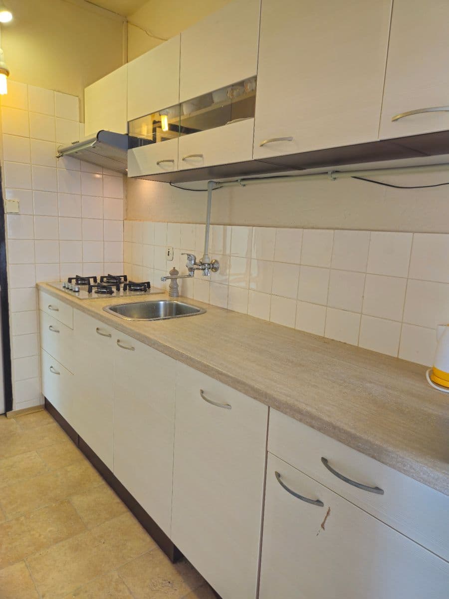3 bedroom with open-plan kitchen flat to rent, 72 m², Jabloňová, Prague, Prague 3 bedroom with open-plan kitchen flat to rent, 72 m², Jabloňová, Prague, Prague