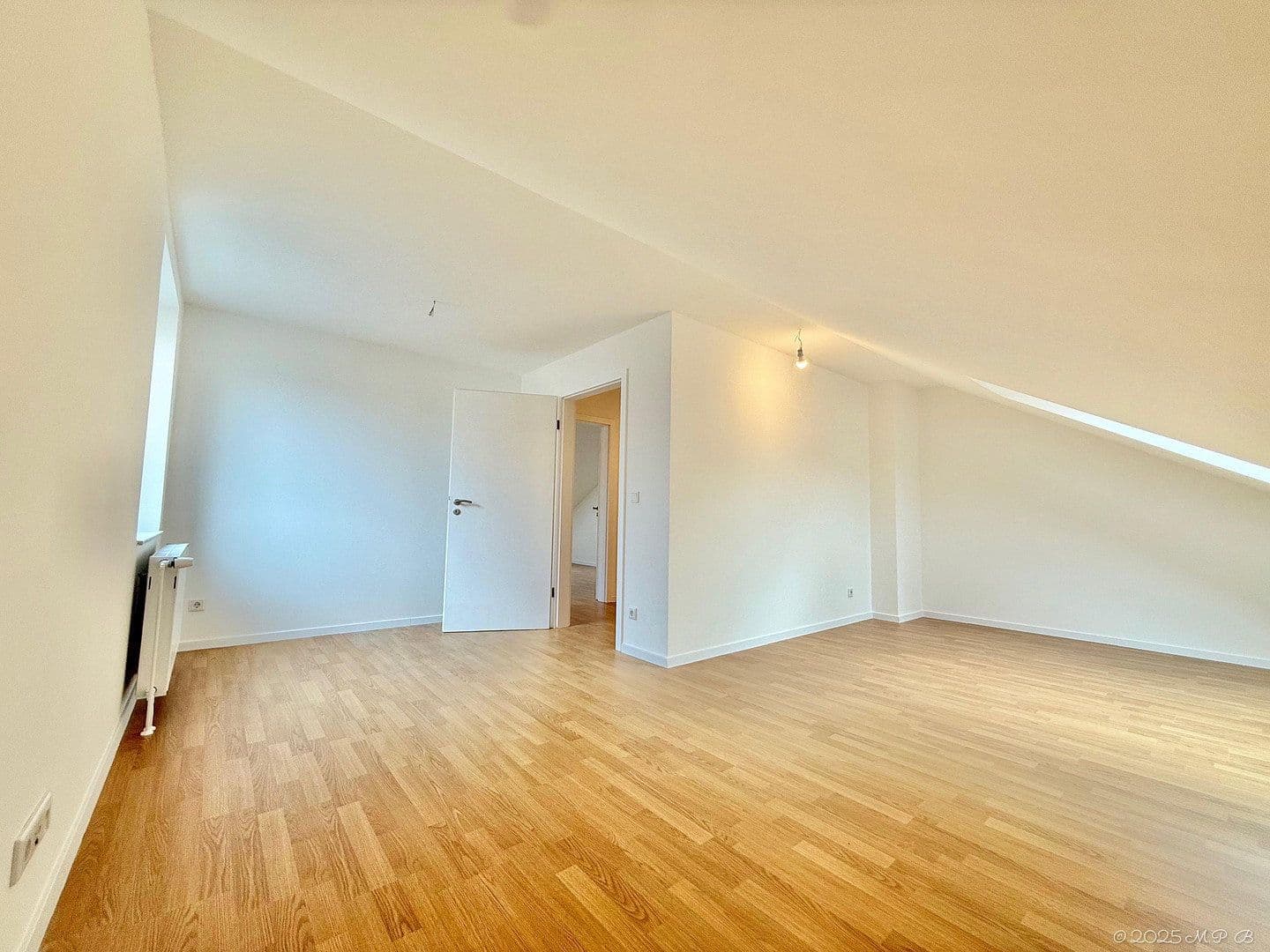 house for sale, 213 m², Rheinbrohler Weg 39, Düsseldorf, North Rhine-Westphalia house for sale, 213 m², Rheinbrohler Weg 39, Düsseldorf, North Rhine-Westphalia
