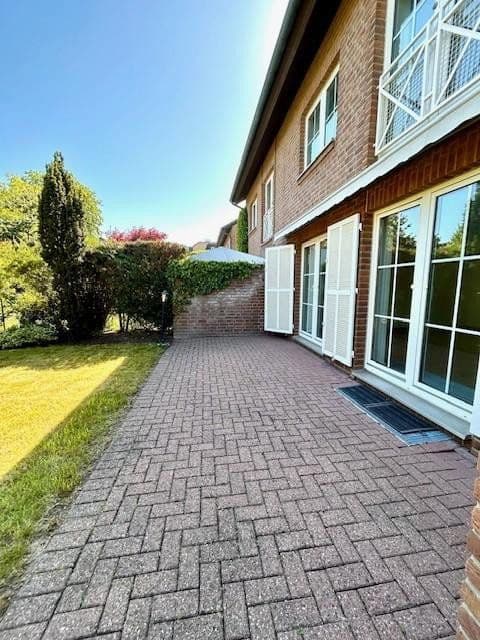 house for sale, 213 m², Rheinbrohler Weg 39, Düsseldorf, North Rhine-Westphalia house for sale, 213 m², Rheinbrohler Weg 39, Düsseldorf, North Rhine-Westphalia