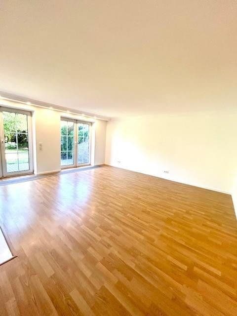 house for sale, 213 m², Rheinbrohler Weg 39, Düsseldorf, North Rhine-Westphalia house for sale, 213 m², Rheinbrohler Weg 39, Düsseldorf, North Rhine-Westphalia