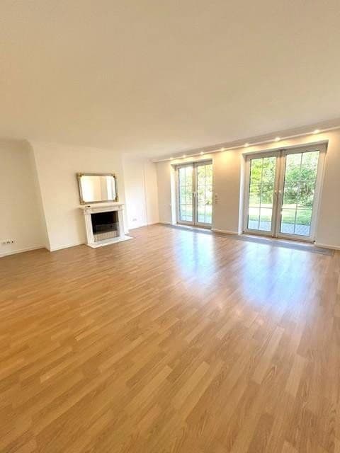house for sale, 213 m², Rheinbrohler Weg 39, Düsseldorf, North Rhine-Westphalia house for sale, 213 m², Rheinbrohler Weg 39, Düsseldorf, North Rhine-Westphalia